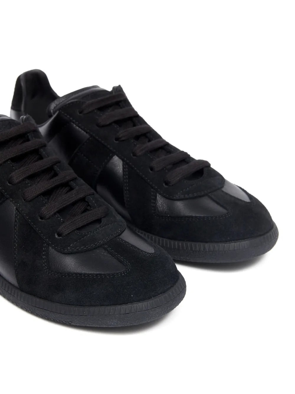 Low-top leather sneakers