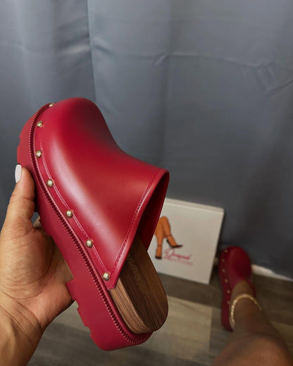 Bronco Leather platform closed toe sandals
