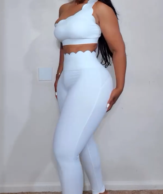 One-shoulder scalloped yoga set