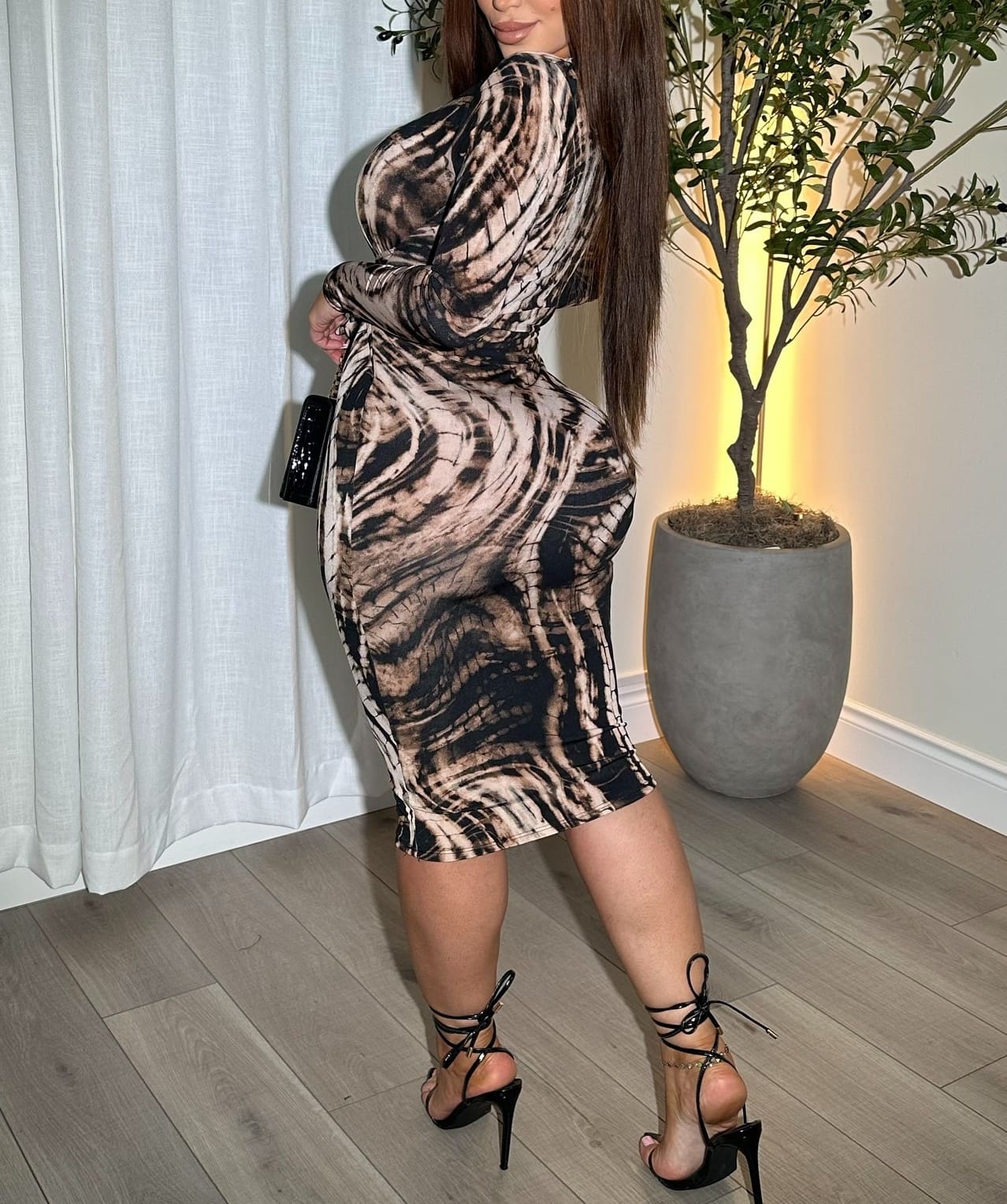 High-end fashion v-neck slim dress